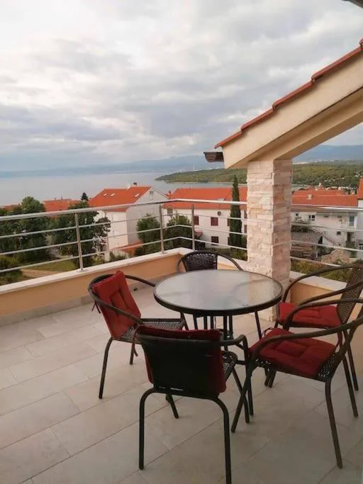 Comfortable Apartment — Prostrana terasa s pogledom na more